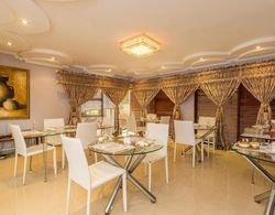 Ezulwini Guest House - Queen Room With Balcony, Pool View Jacuzzi in Balito Oda Düzeni