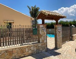 Fabulous Holiday Home in Campofelice di Roccella With Pool Dış Mekan