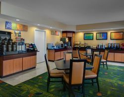 Fairfield Inn & Suites Denver Airport Yeme / İçme