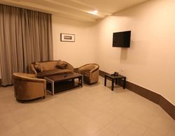 Fakhamet Al Hamra Hotel Apartments Oda Düzeni