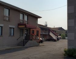 Falcon Motel Brossard Dış Mekan