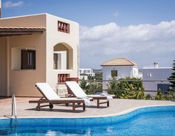Family Friendly Property With Private Pool & Sea Views, Near Beach Dış Mekan