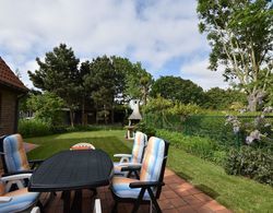 Family Home in a Quiet Location With Beautiful Garden and Close to the Beach Oda Düzeni