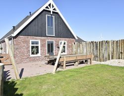 Family Home in Rural Location near Coast of Noord-holland Province Dış Mekan