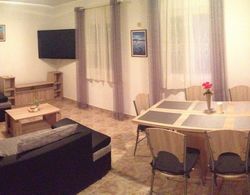 Family Apartment with barbecue İç Mekan