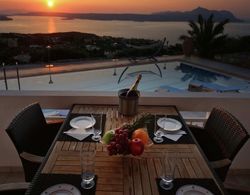 Fantastic Luxe Modern Villa, Large Garden, Private Pool, Outdoor Kitchen NW Dış Mekan