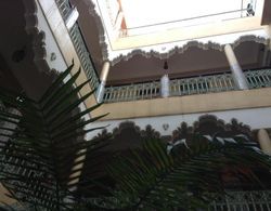 Faouzi Hôtel Dış Mekan