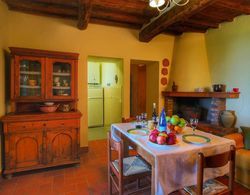 Farmhouse in Paciano With Swimming Pool, Roofed Terrace, BBQ Yerinde Yemek