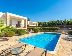 Villa Felice Large Private Pool Walk to Beach Sea Views A C Wifi Car Not Required - 2776 Oda