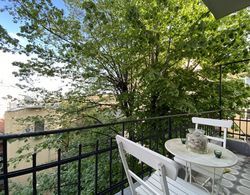 Flat With Balcony and Bosphorus View in Beyoglu Oda