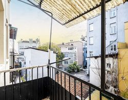 Flat With Bosphorus View and Terrace in Beyoglu Oda
