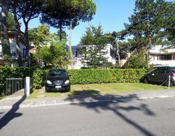 Flat With Terrace in a Green and Quiet Area Close to Lignano Pineta Centre Dış Mekan