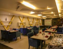 Four Leaf Hotels Amritsar Yerinde Yemek