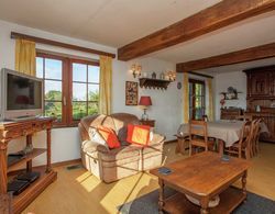Friendly and Rustic Family Home With Fireplace and Panoramic Views Oda Düzeni