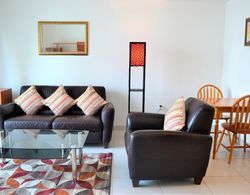 Fully Furnished 1BR with Balcony & Marina View - MRVW Oda Düzeni