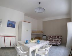 Furnished Open-space Apartment Near the sea and Commercial Points Oda Düzeni