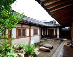 Gallery Jin Hanok Guesthouse Dış Mekan