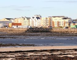 Galway Bay Sea View Apartments Dış Mekan