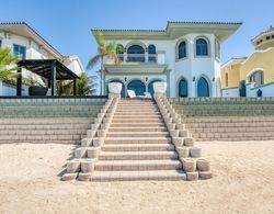 Glamourous Beachfront Villa on The Palm w Pool Oda