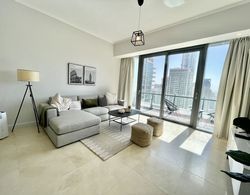 Gorgeous 3 Bedrooms With Balcony in the Marina Oda Düzeni