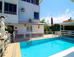 Gorgeous Villa With Private Pool in Antalya Oda