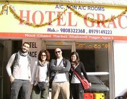 Hotel Grace Agra Dış Mekan