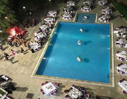 Hotel Grand Astra Havuz