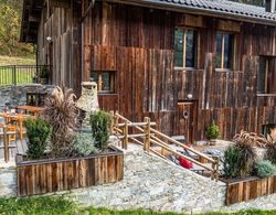 Grand Apartment in Mayrhofen With Infrared Sauna & Artistic Interiors Oda Düzeni