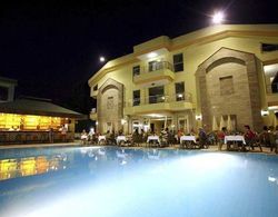Grand Lukullus Hotel Havuz