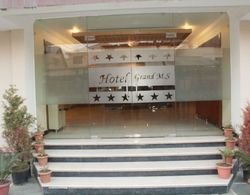 Hotel Grand M.S Srinagar Dış Mekan