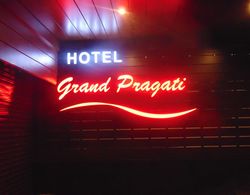 Hotel Grandpragati Dış Mekan