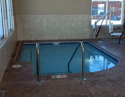 Grandstay Hotel Suites Thief River Falls Havuz