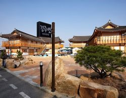 Gyeongju N Hanok Pension Dış Mekan
