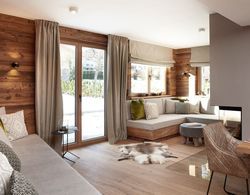 Hahnenkamm Suite Deluxe  Ski-In Ski-Out Oda Düzeni