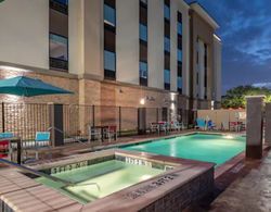 Hampton Inn and Suites Dallas/Plano Central Havuz