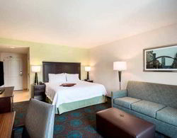 Hampton Inn and Suites Wilmington/Christiana Genel