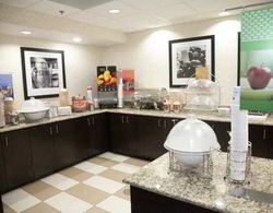 Hampton Inn & Suites Alpharetta Yeme / İçme