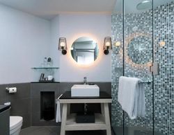 Hard Rock Hotel Bali - Spacious Deluxe Room Banyo Tipleri