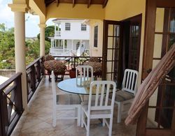 Hibiscus 3-bed Suite at Sungold House Barbados Oda Manzaraları