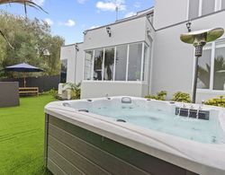 High-end Modern Villa Spa Pool & Views Öne Çıkan Resim