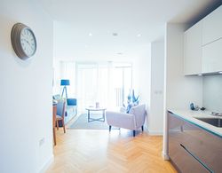 High Rise 1 Bedroom Apartment in Southbank Oda Düzeni