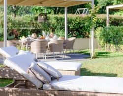 Villa Hilary a Convenient Luxury 4 Bedrooms Villa With Sharing Pool on the Hills by Lucca Oda