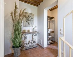 Villa Hilary a Convenient Luxury 4 Bedrooms Villa With Sharing Pool on the Hills by Lucca Oda