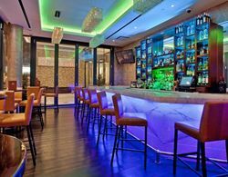 Hilton Garden Inn NYCentral Park South-MidtownWest Bar