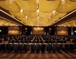 Hilton Shanghai Hongqiao İş / Konferans