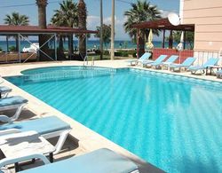 Holiday Hotel Güzelçamlı Havuz