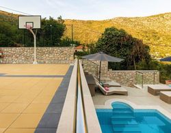 Holiday Home with Private heated Pool, Sea view & Basketball Court Genel