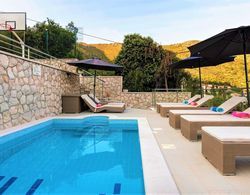 Holiday Home with Private heated Pool, Sea view & Basketball Court Öne Çıkan Resim