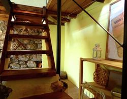 Holiday Home with Views and Fireplace in Bagni di Lucca near Lake İç Mekan