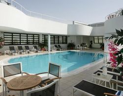 Holiday Inn Abu Dhabi Havuz